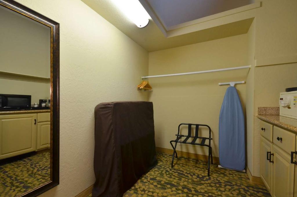 Best Western The Inn & Suites Pacific Grove