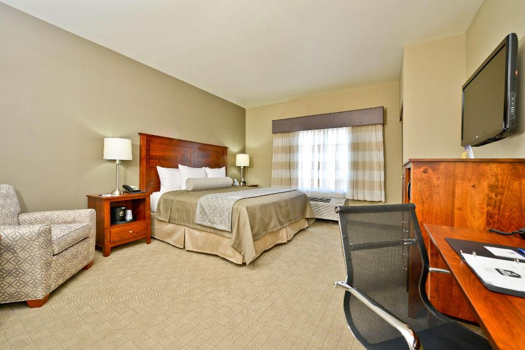 Green Mill Village Hotel & Suites BW Signature