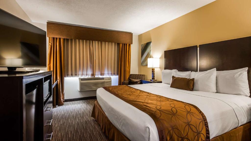 Best Western Plus The Four Corners Inn