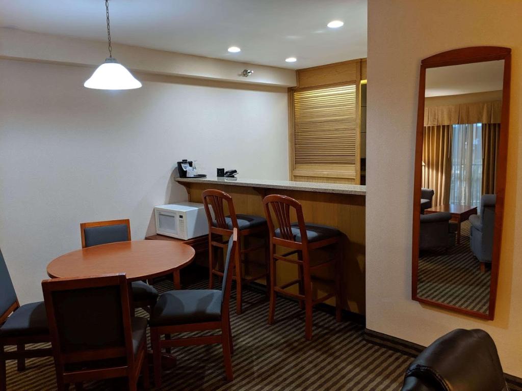 Best Western Premier Ashton Suites-Willowbrook
