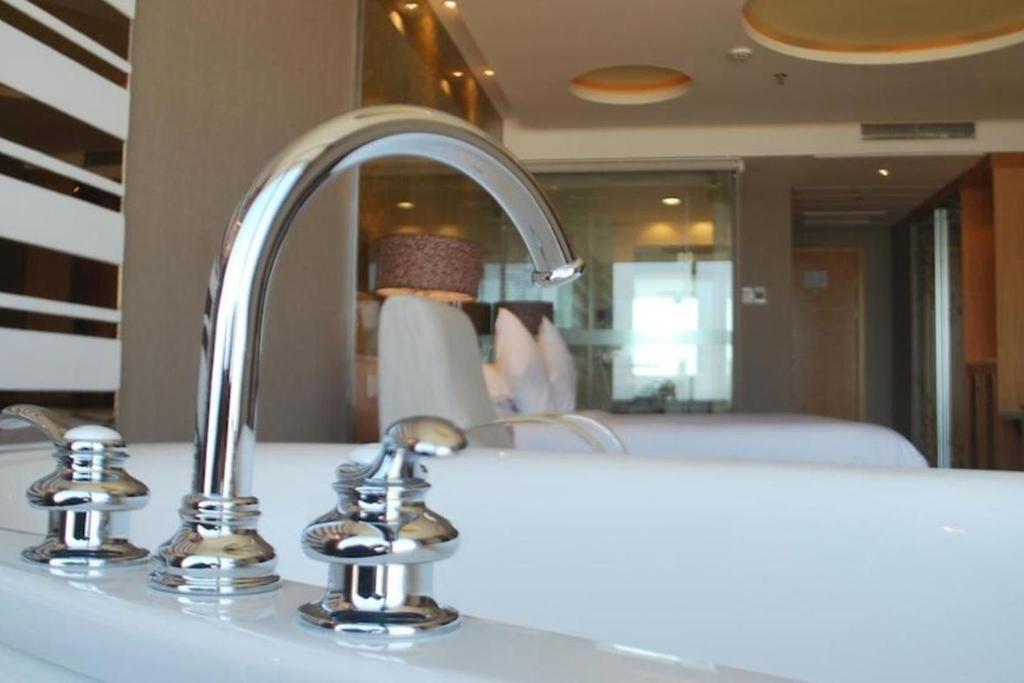 Weihai Center Hotel