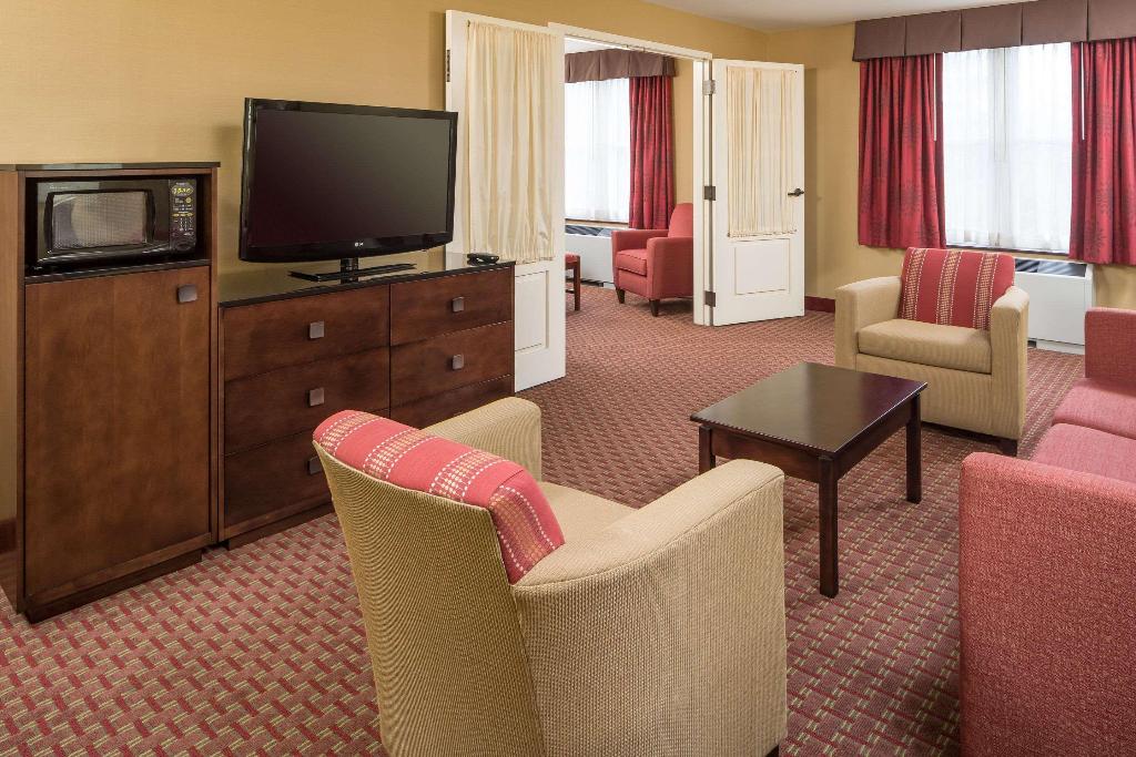 Comfort Inn & Suites Near Burke Mountain