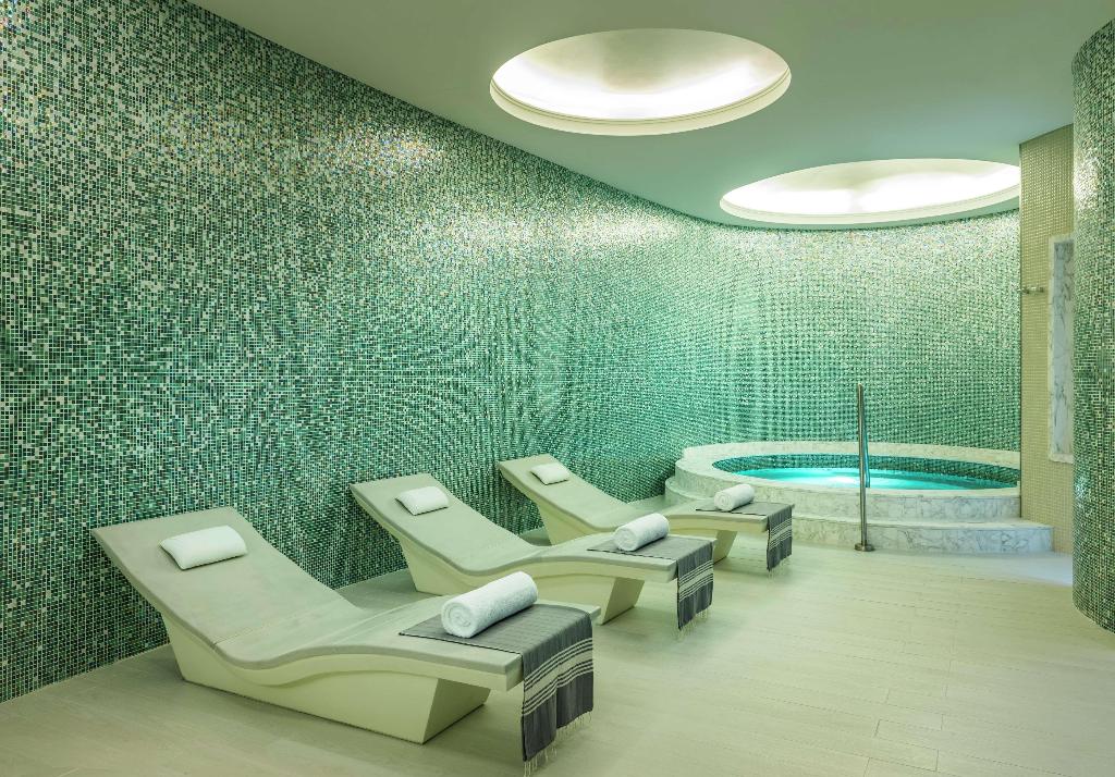 Hotel V Hotel Dubai, Curio Collection by Hilton, Vereinigte Arabische Emirate, Dubai. Großes 2