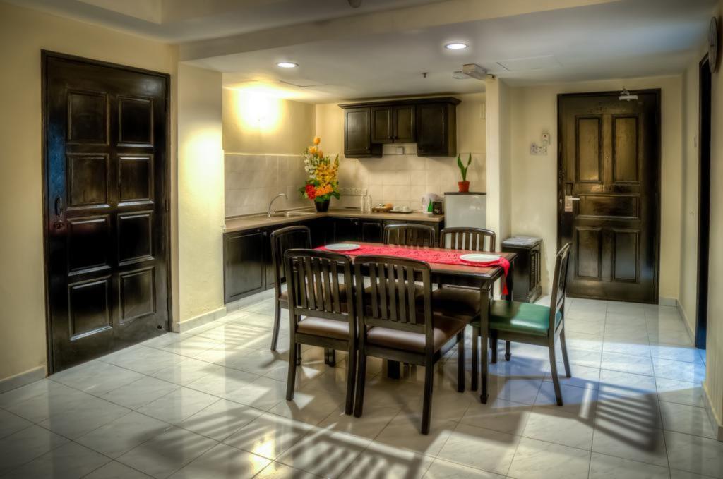 Leisure Cove Hotel & Apartments
