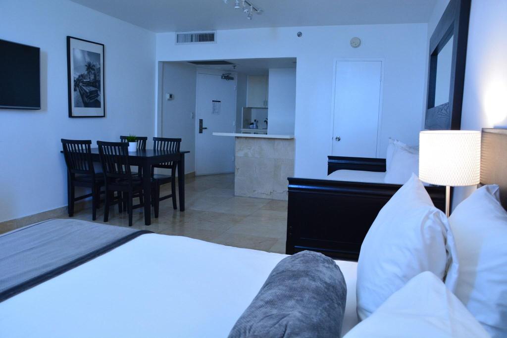 Newpoint Miami Beach Apartments