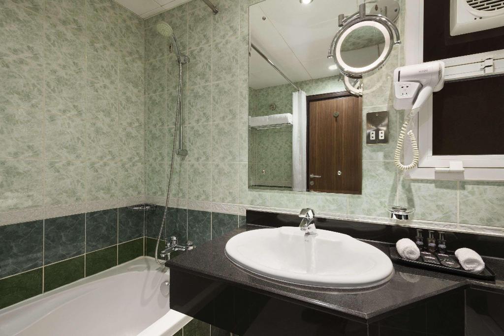 Howard Johnson By Wyndham Abu Dhabi