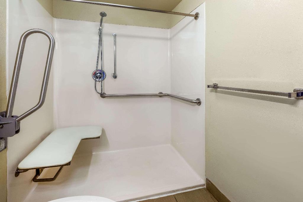 Days Inn By Wyndham Austintown