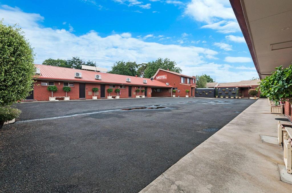 AAt 28 Goldsmith Motel