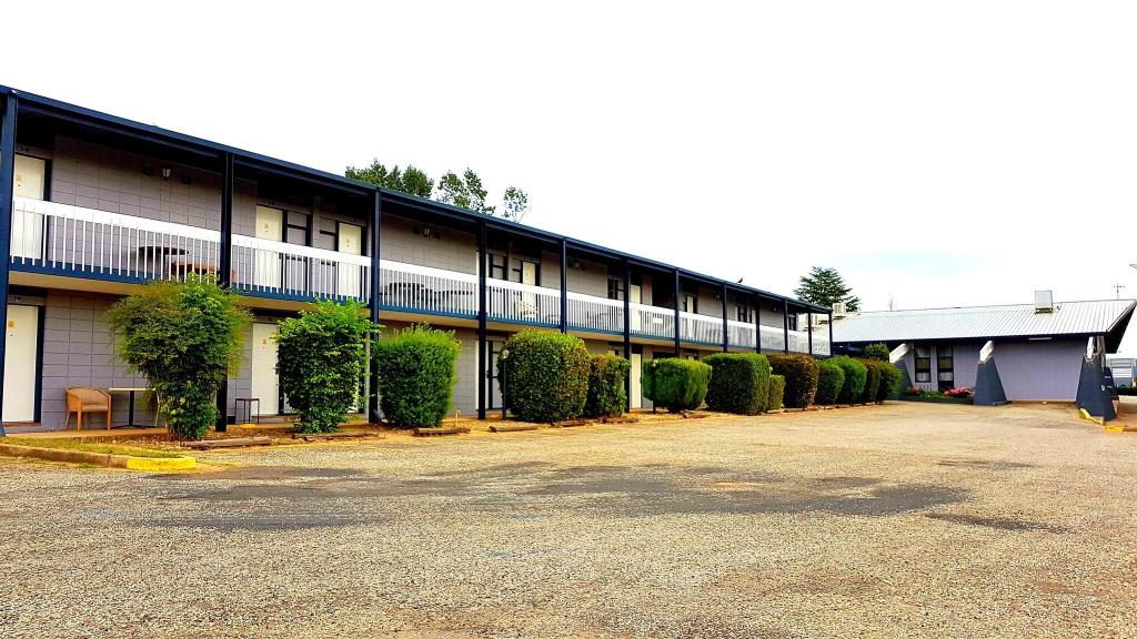 Snow Season Motor Inn