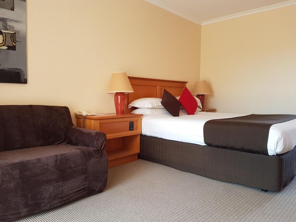 McNevins Parkway Motel