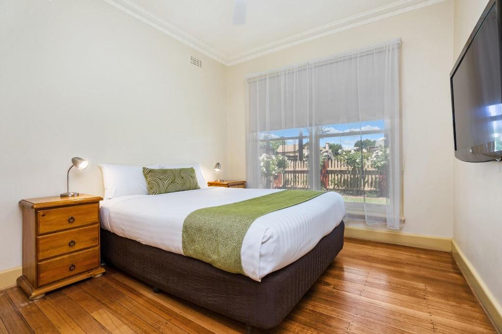 National Hotel Complex And Bendigo Central Apartme