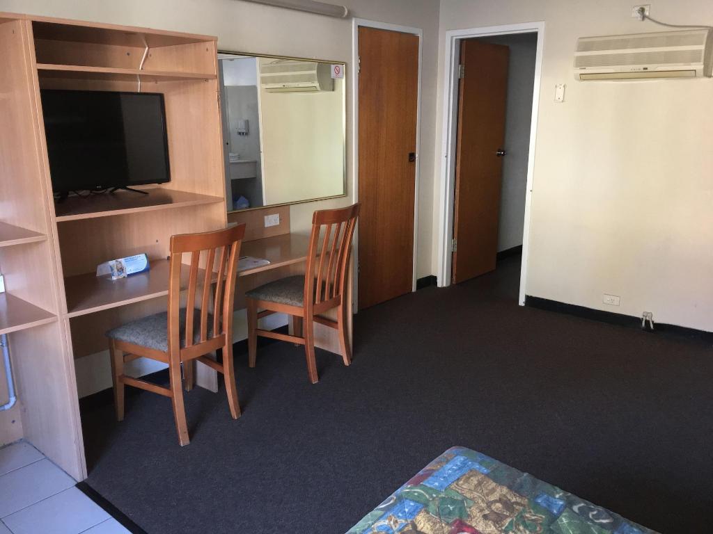 Red Cedars Motel