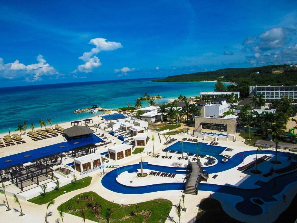 Royalton Blue Waters photo 390