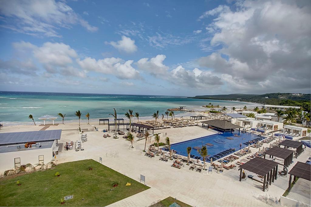 Royalton Blue Waters photo 15