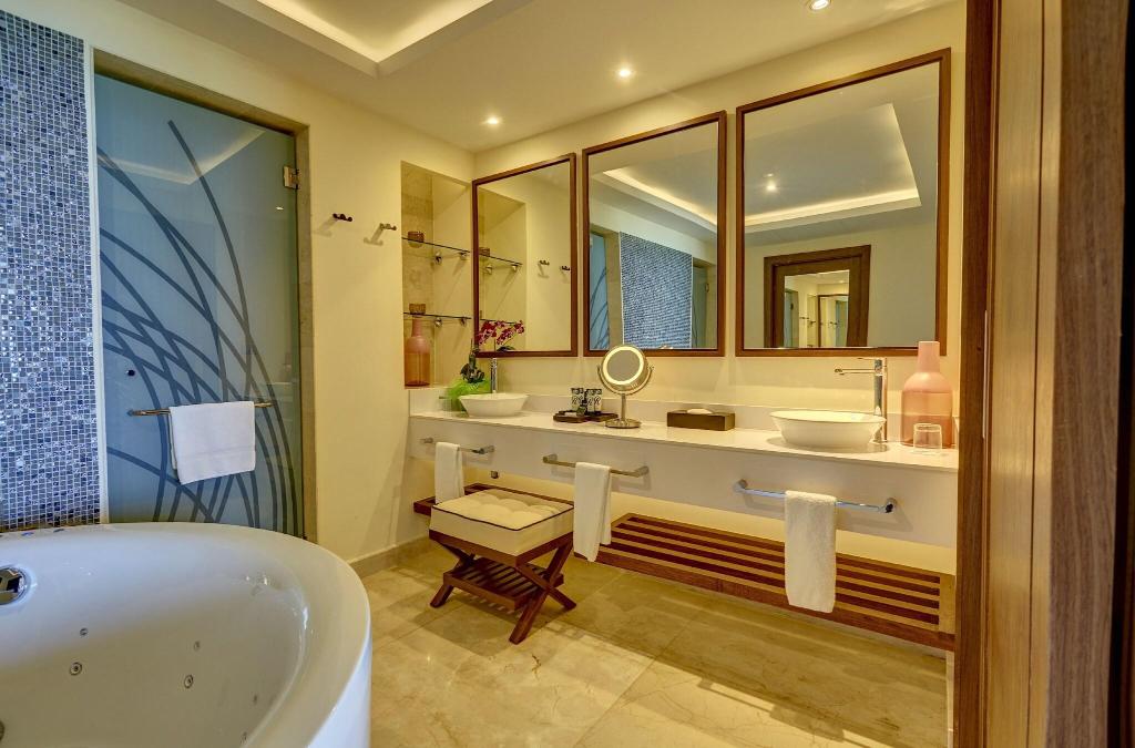 Royalton Blue Waters photo 244
