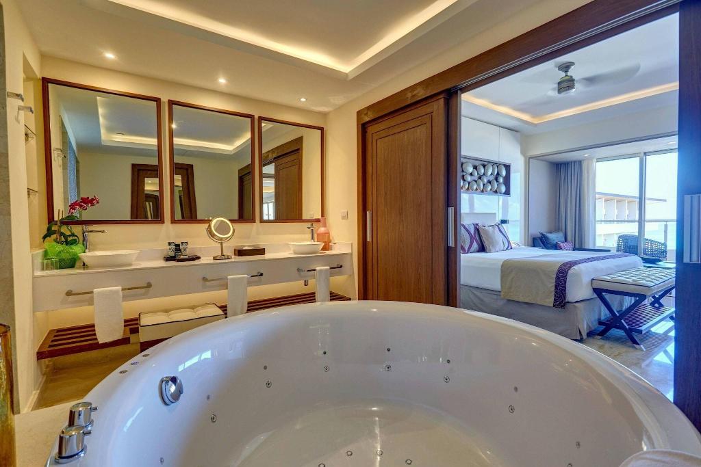 Royalton Blue Waters photo 226