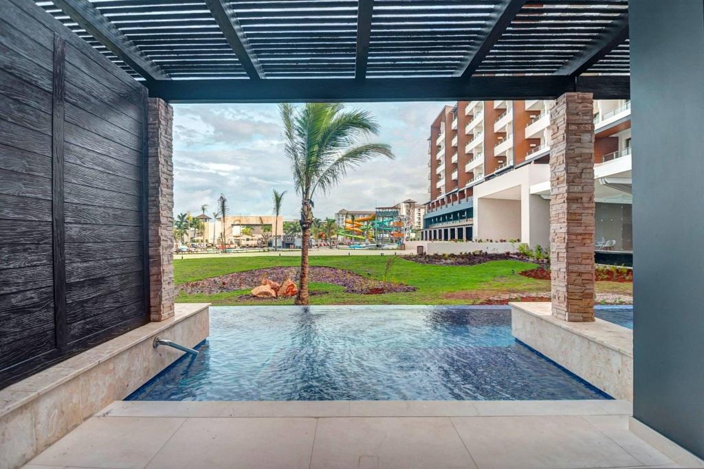 Royalton Blue Waters photo 382