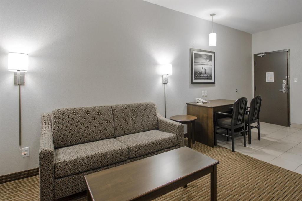 Quality Inn And Suites Estevan Area