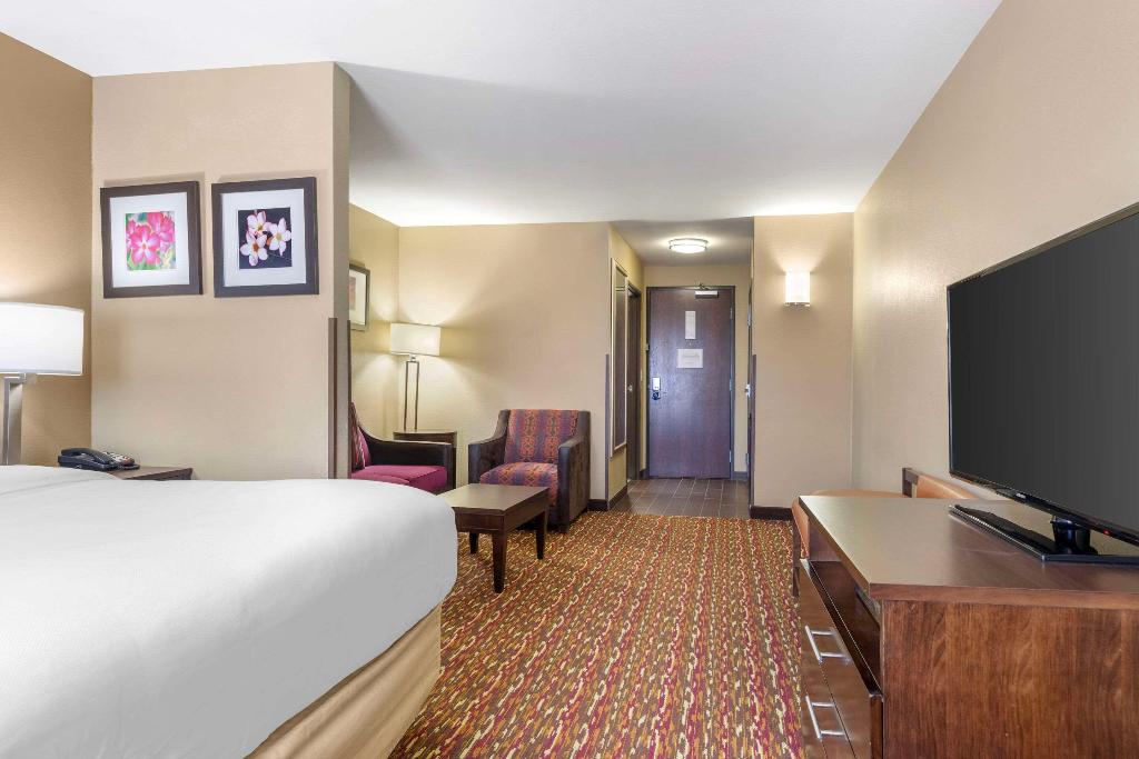 Comfort Inn & Suites West Artesia