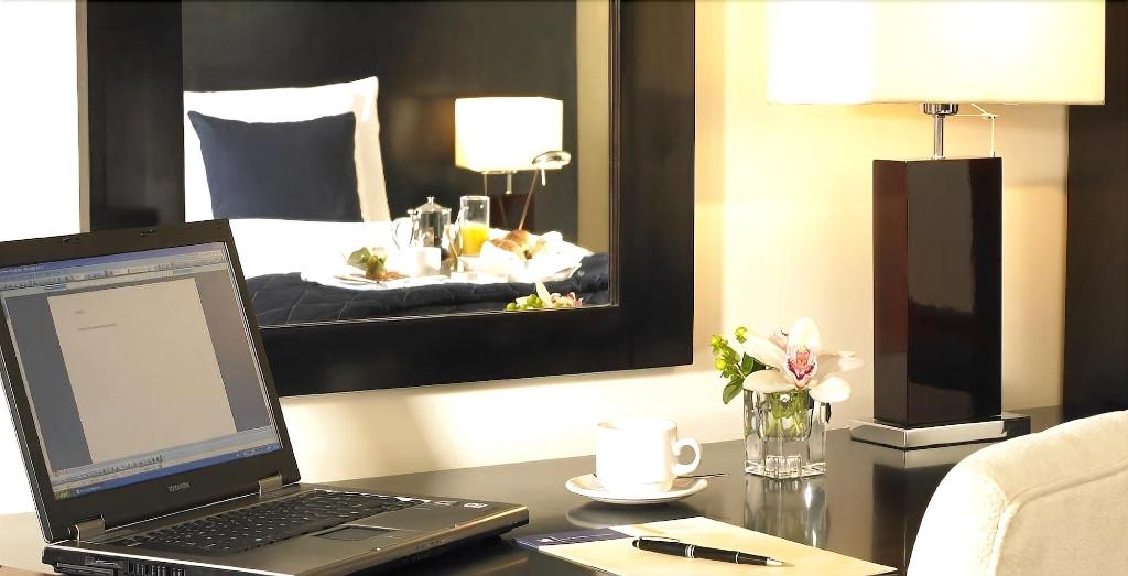Horse And Jockey Hotel