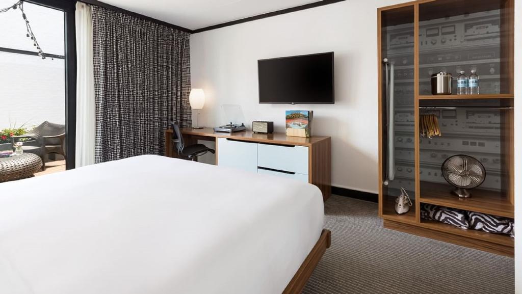 The Verb Hotel