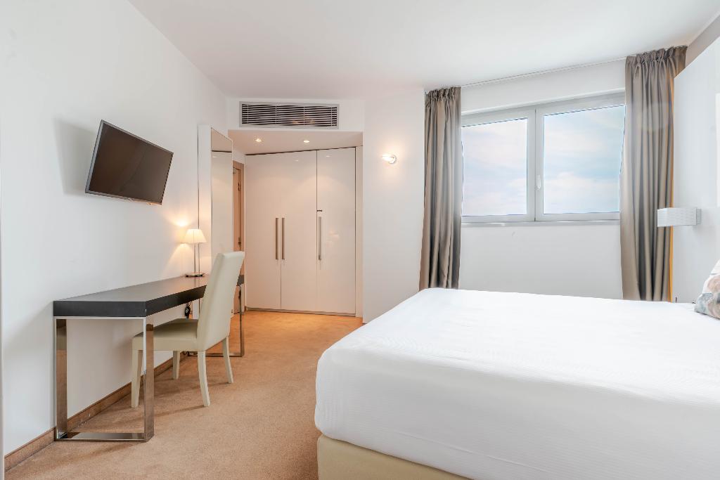 For You Hotel