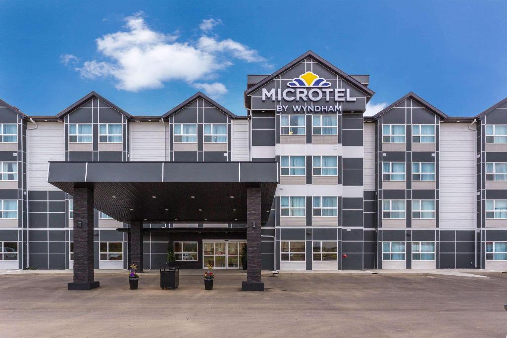 Microtel Inn And Suites By Wyndham Whitecourt