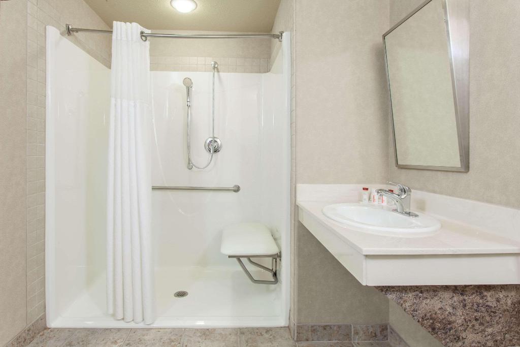 Ramada by Wyndham Camrose