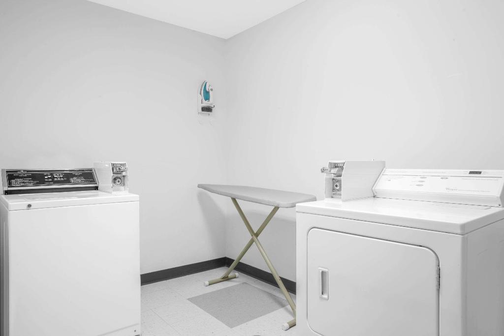 Super 8 By Wyndham Portage La Prairie Mb