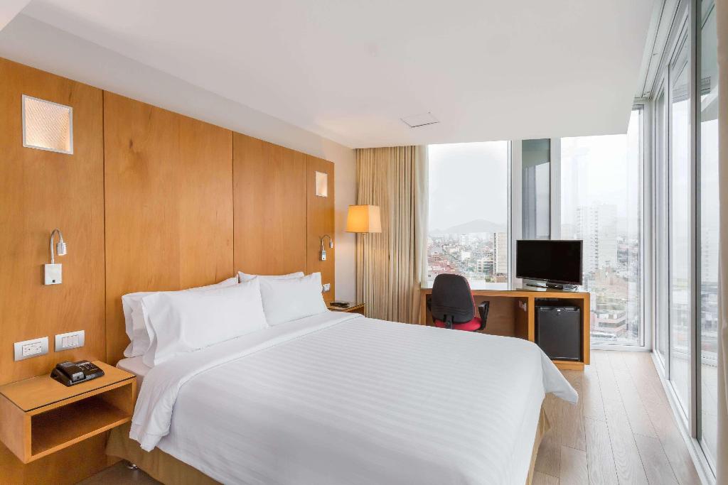 Ramada Encore Lima San Isidro