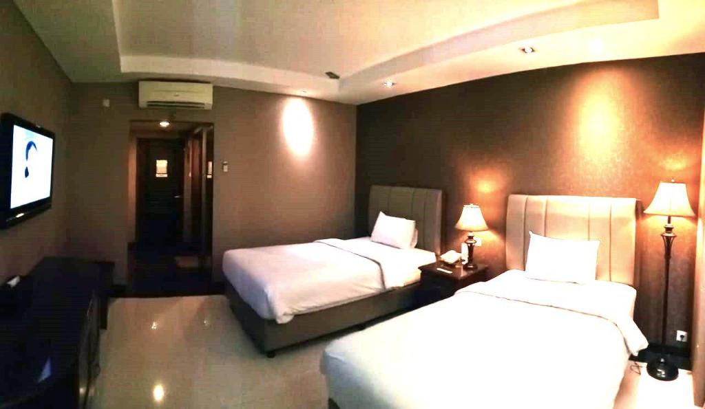 Padang Hotel