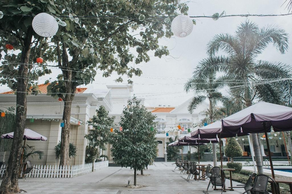 Adhiwangsa Hotel & Convention Hall