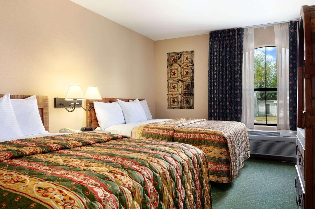 Days Inn & Suites by Wyndham Llano