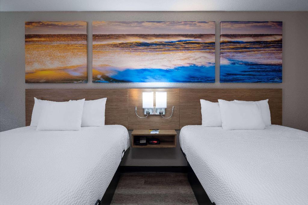 Days Inn & Suites by Wyndham Commerce