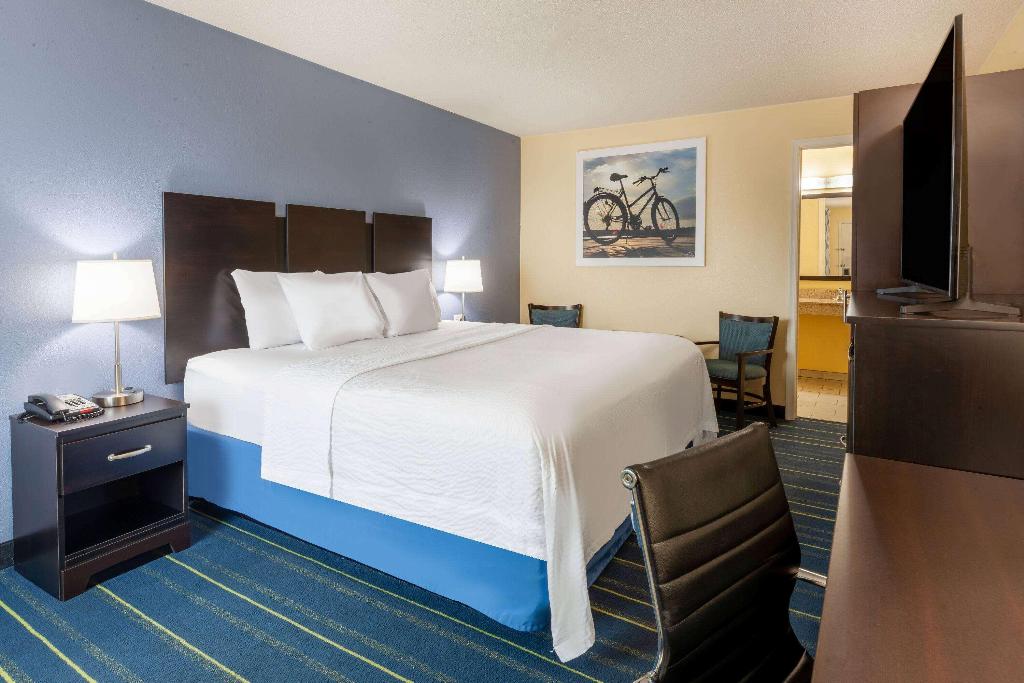 Days Inn by Wyndham Charles Town