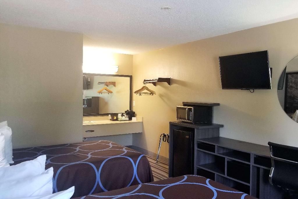 Super 8 by Wyndham Brownsburg