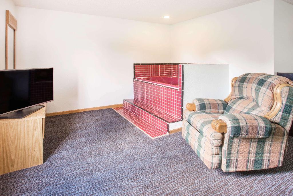 Super 8 by Wyndham Monmouth IL