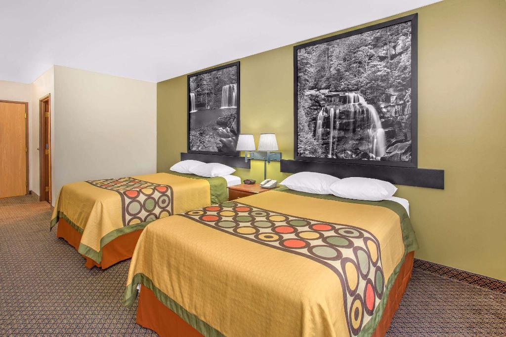 Super 8 by Wyndham Galva