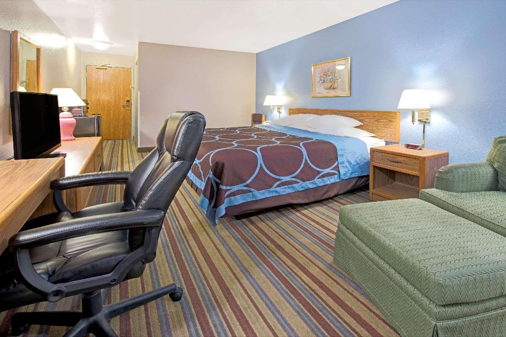Super 8 By Wyndham Pontoon Beach Il/St. Louis Mo