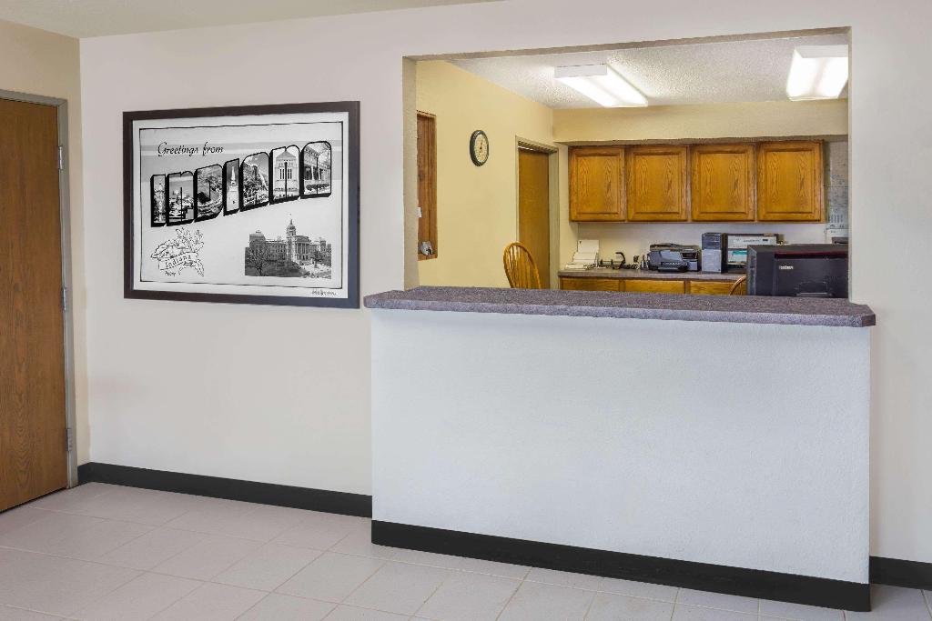 Super 8 By Wyndham Hebron Lowell Area