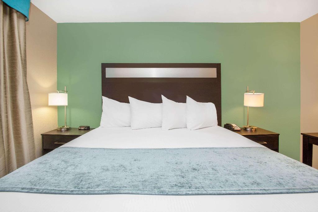 Baymont by Wyndham Midland Center