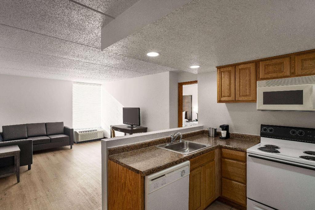 AmericInn by Wyndham Rochester Near Mayo Clinic