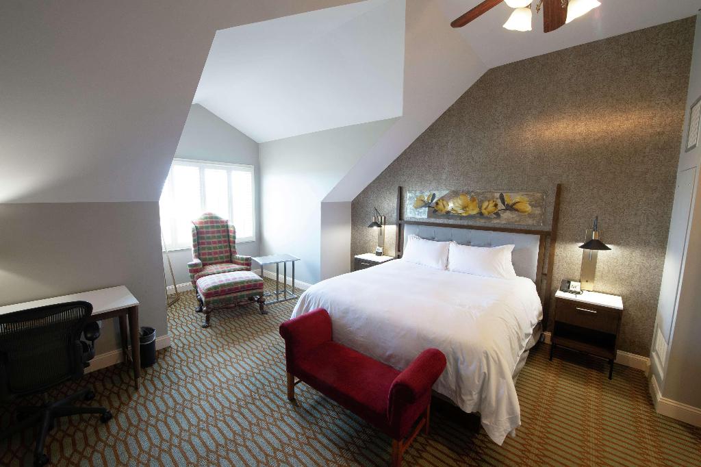 Virginia Crossings Hotel & Conference Center,Tapes