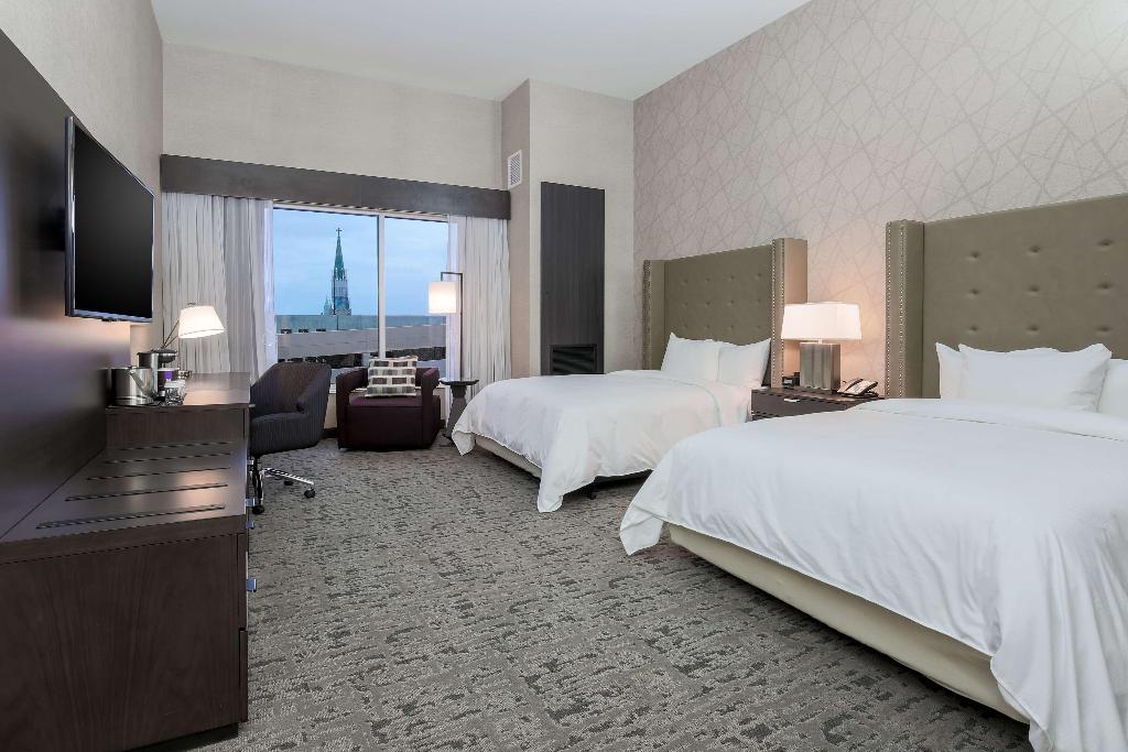 DoubleTree by Hilton Evansville, IN
