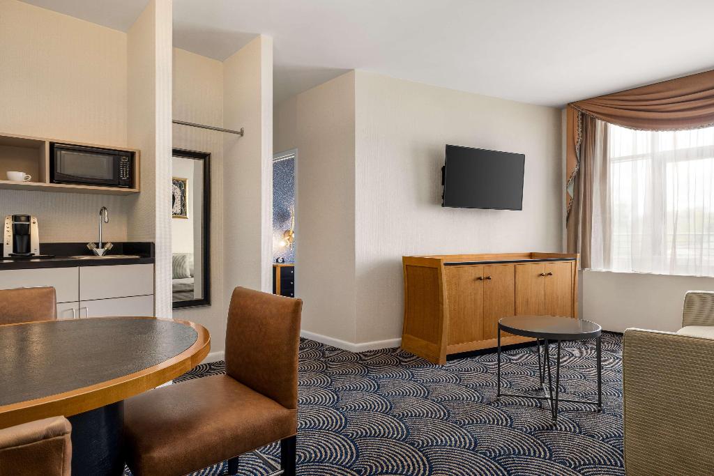 Inn at Great Neck, WorldHotels Crafted