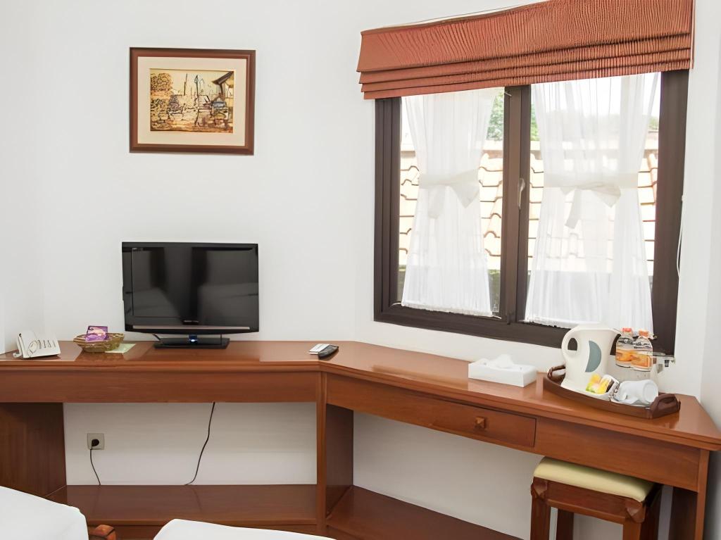 Amira Hotel