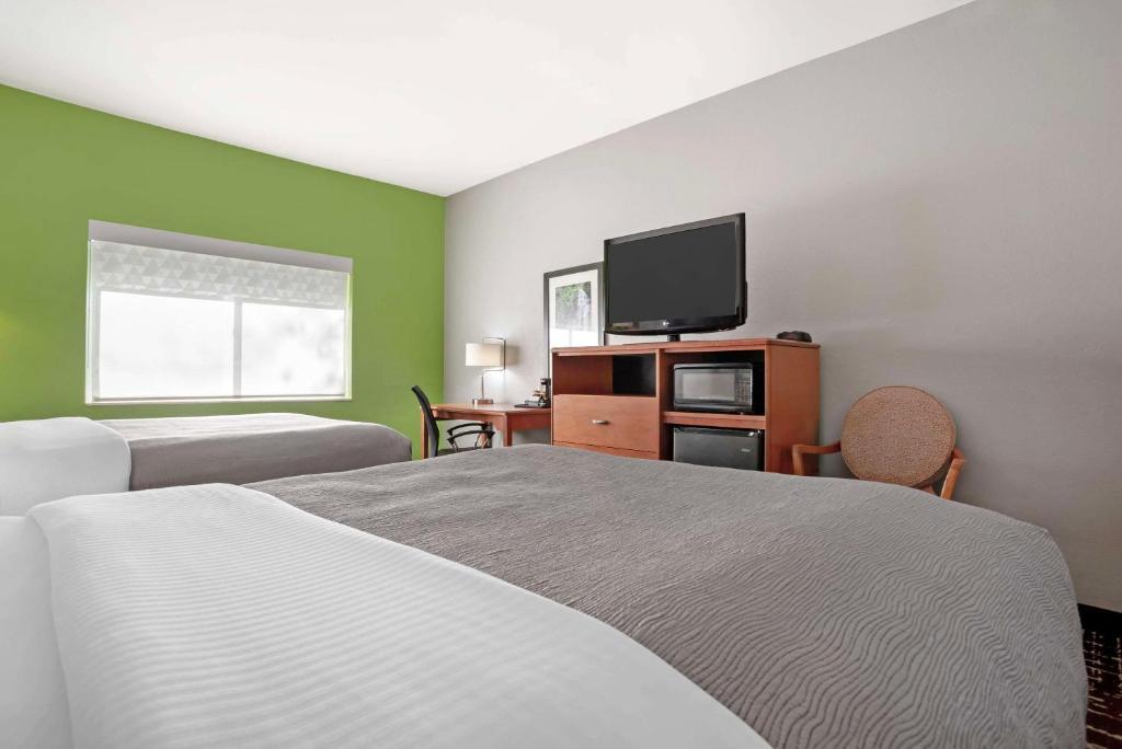 Quality Inn & Suites Birmingham - Highway 280