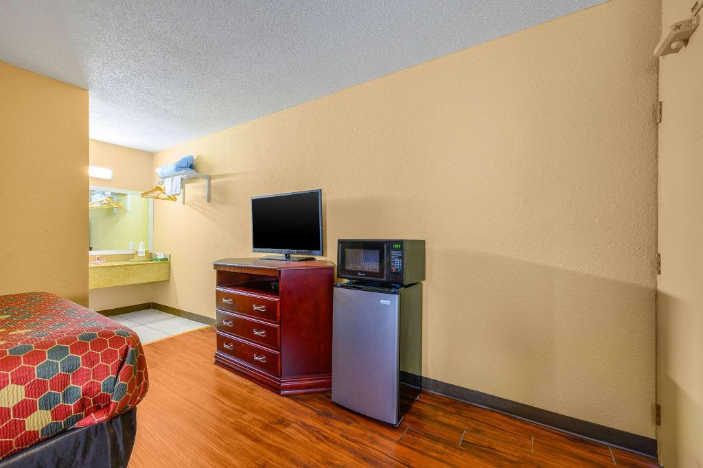 Econo Lodge Decatur Regional Airport