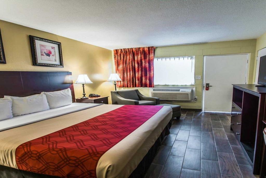 Econo Lodge Cocoa Beach  near the Port