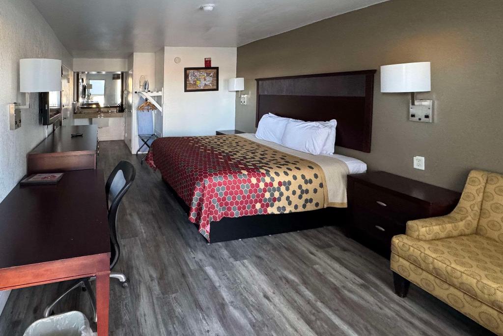 Econo Lodge Inn & Suites Macon